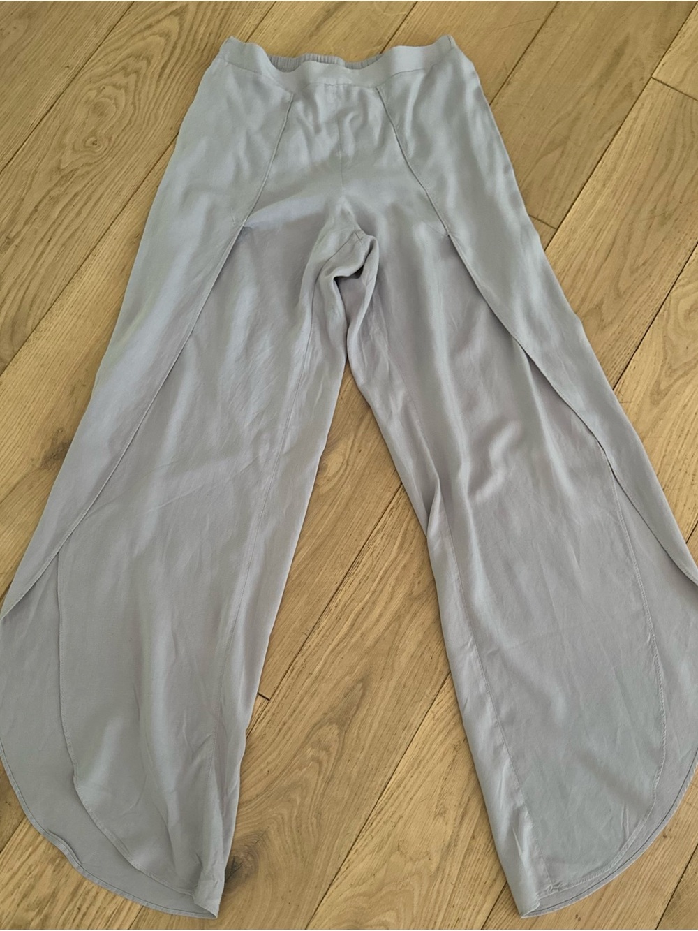 Women's Wide-Leg Draped Pants in Light Gray - Picture 3 of 5